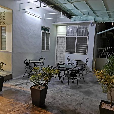 G Fortune Guest House Victoria Green George Town Exterior photo